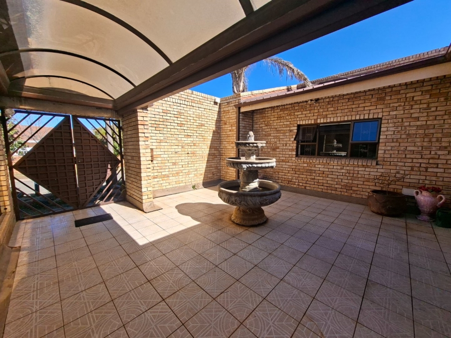 5 Bedroom Property for Sale in Baysvalley Free State